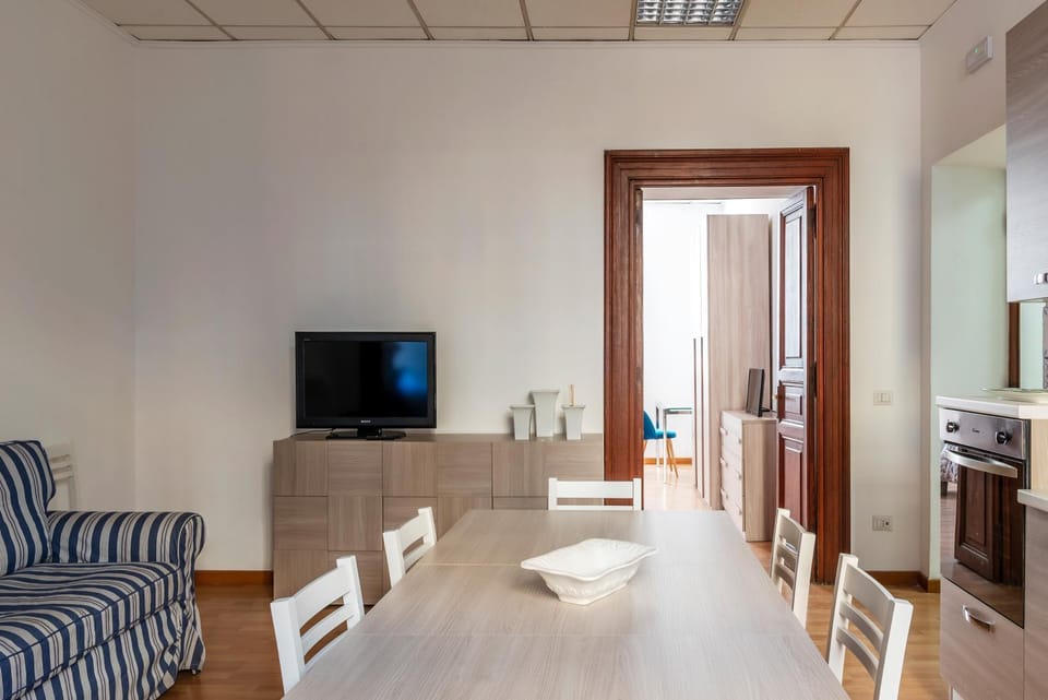 TV and multimedia, Kitchen or kitchenette, Living room