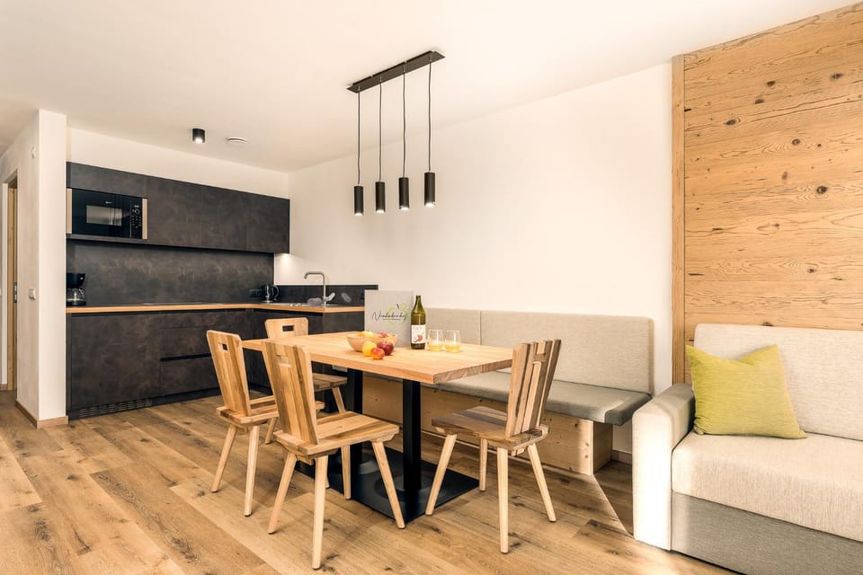 Kitchen or kitchenette, Dining area, stove