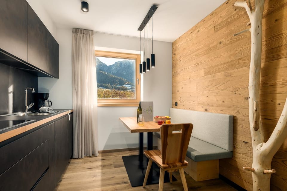 Kitchen or kitchenette, Dining area, Mountain view