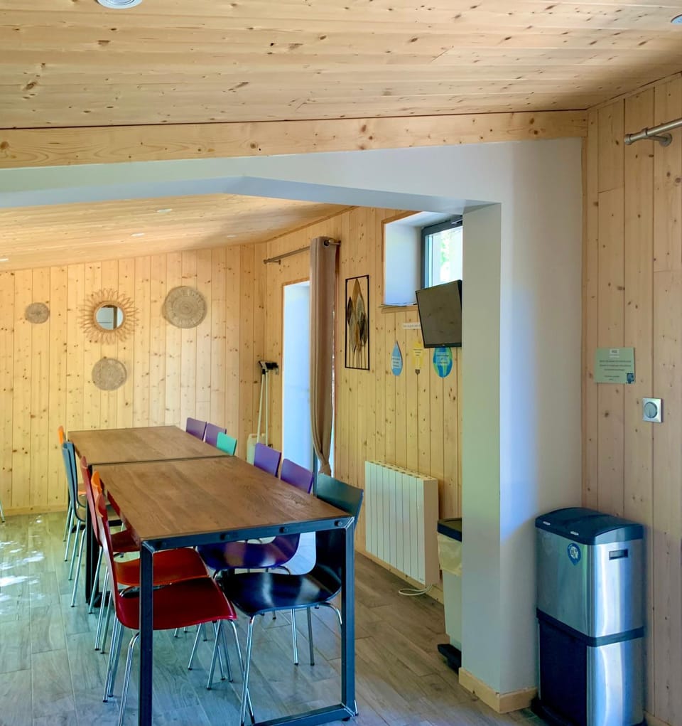 Communal kitchen, heating, pet friendly, stove, stove