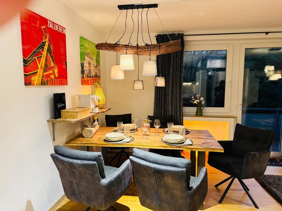 Seating area, Dining area