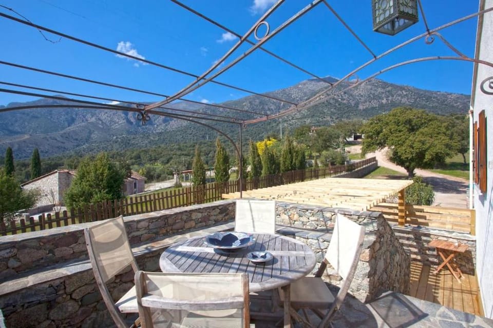 View (from property/room), Dining area, Mountain view