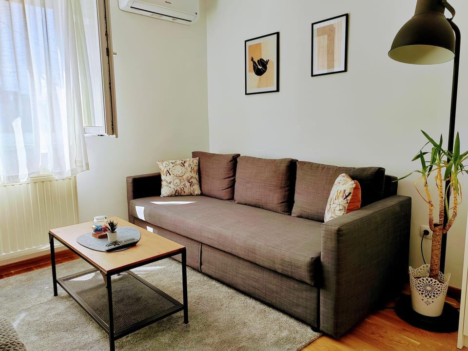 Communal lounge/ TV room, Bed, Living room, Bedroom