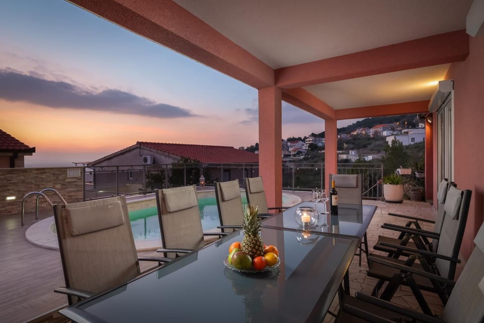 View (from property/room), Balcony/Terrace, Seating area