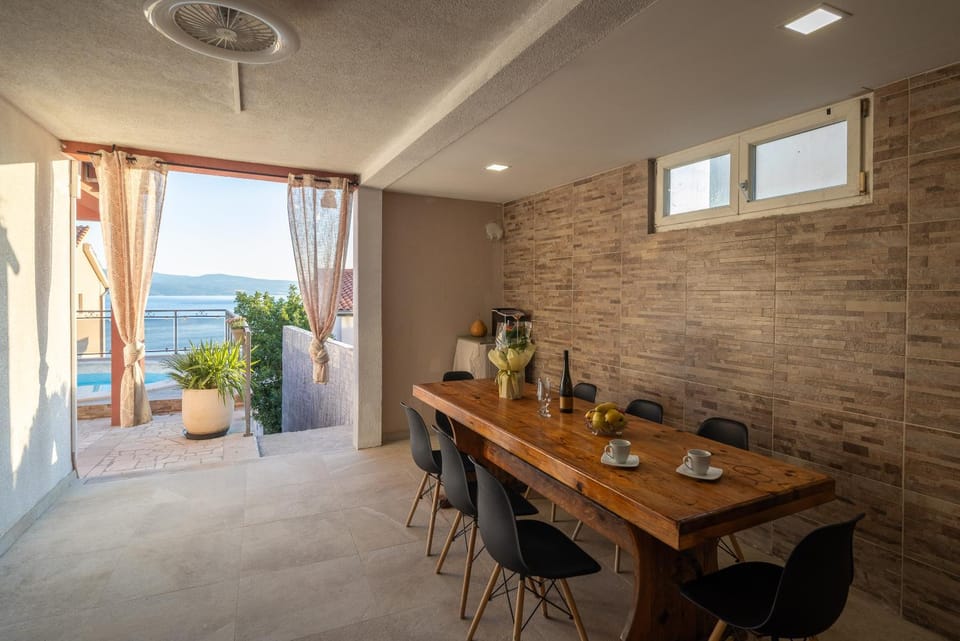 Dining area, Sea view, kitchen
