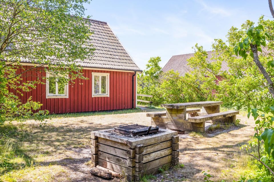 Patio, Spring, Day, BBQ facilities, BBQ facilities, Garden, Dining area, Garden view