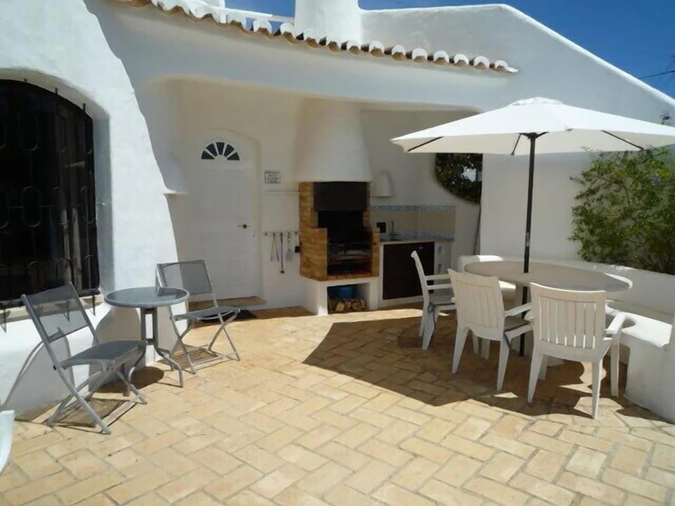 BBQ facilities, Seating area, Dining area