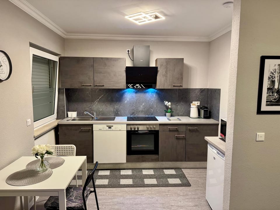 Kurstadt Apartment Moderne 2 Zimmer -Balkon-Parkplatz-Flexibler Check-in 24h Apartment in Hesse