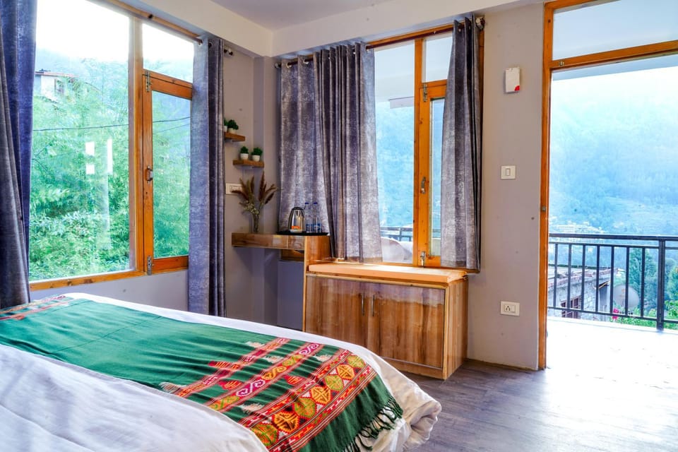 Bed, Natural landscape, View (from property/room), Balcony/Terrace, Photo of the whole room, Bedroom, Mountain view