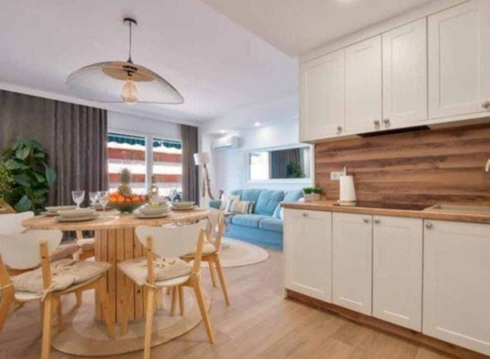 Apartamento Antonio with sea view,Torrevieja,50 m from Playa Acequion plus swimming pool Apartment in Torrevieja
