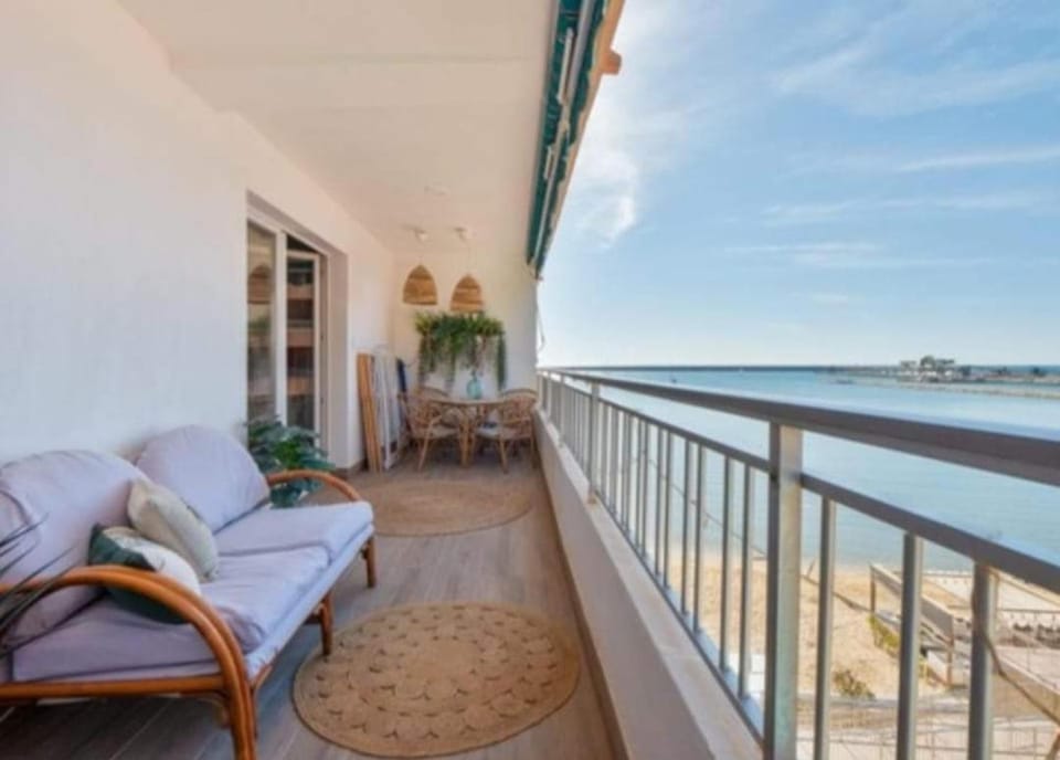 Apartamento Antonio with sea view,Torrevieja,50 m from Playa Acequion plus swimming pool Apartment in Torrevieja