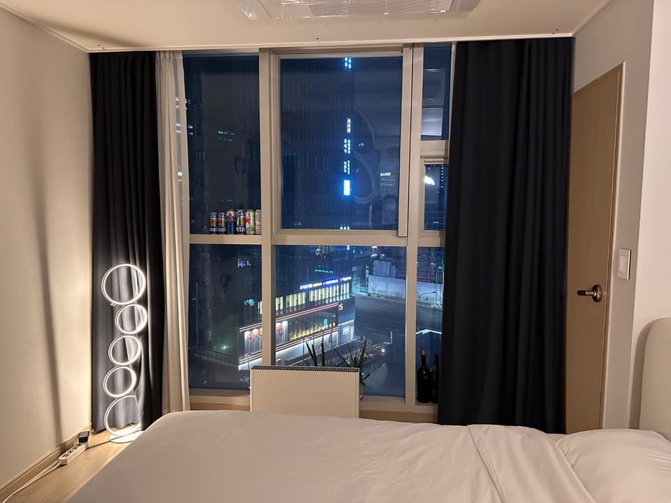Bed, Night, Photo of the whole room, Bedroom