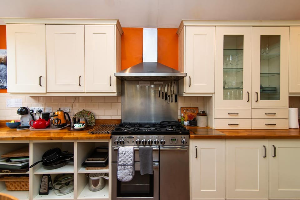 Kitchen or kitchenette, oven, stove