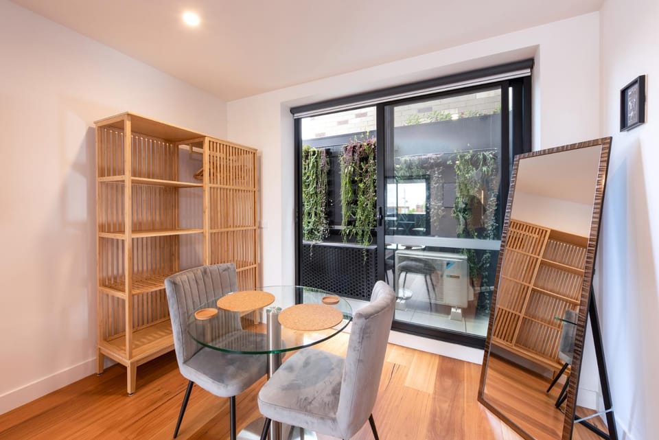 Modern 1 Bedroom Apartment in Brunswick East near CBD Apartment in Melbourne