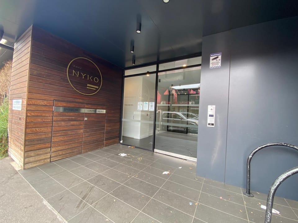 Property building, Facade/entrance