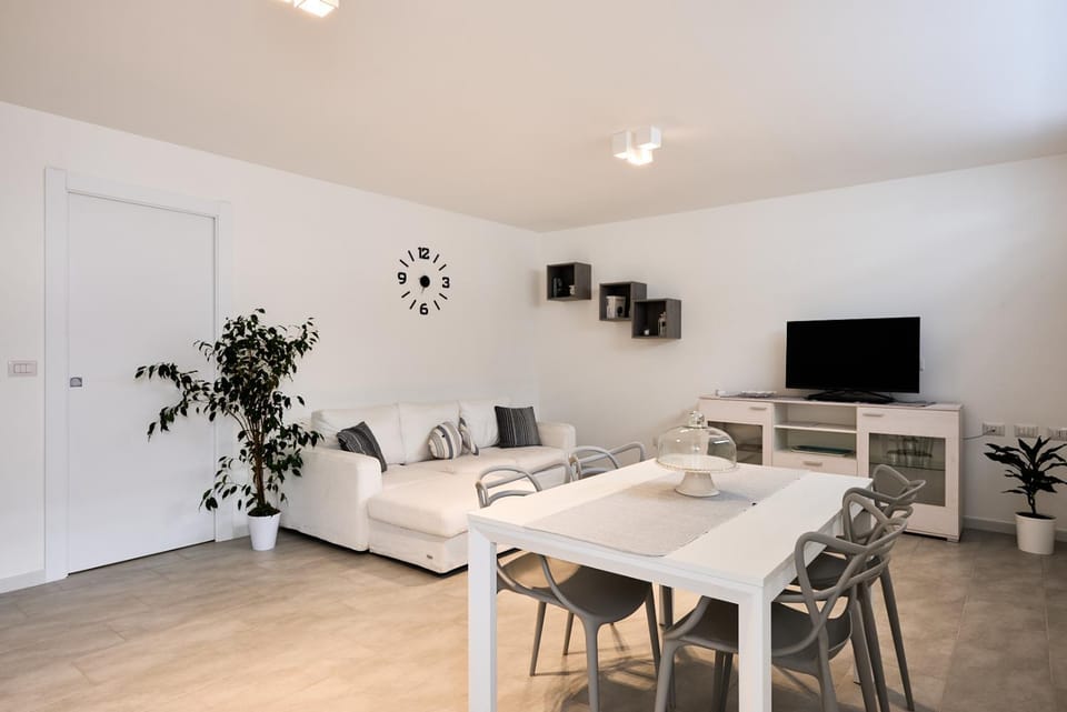 TV and multimedia, Living room, Dining area