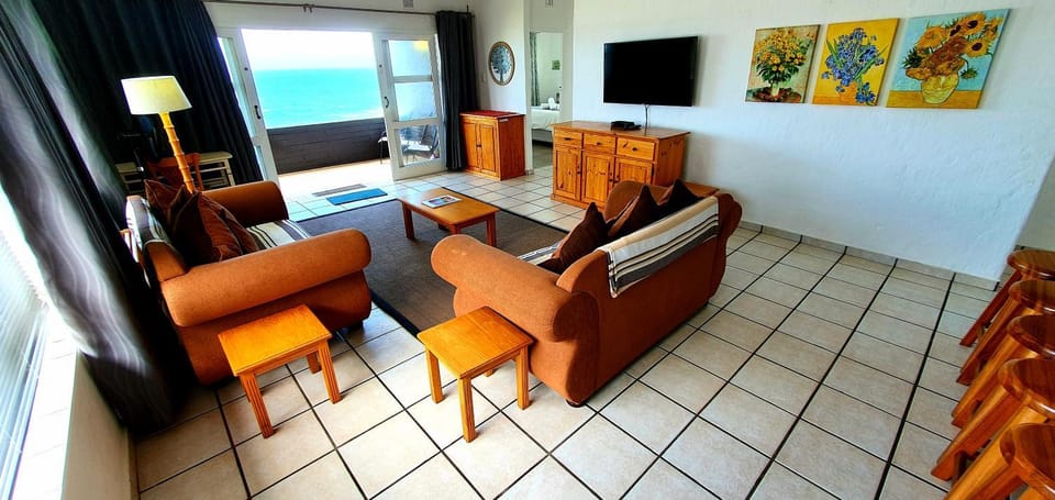 Natural landscape, TV and multimedia, Seating area, Dining area, Evening entertainment