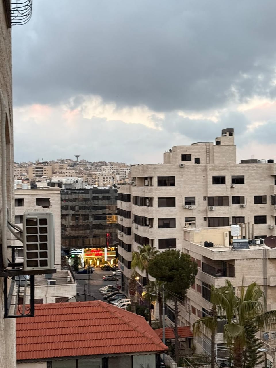 Exquisite & inviting 2 Bedroom 2 bath Balcony Fast internet Apartment in Africa