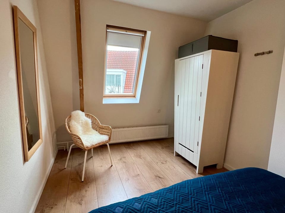 Bedroom, wardrobe