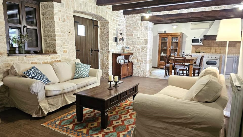 Kitchen or kitchenette, Living room, Seating area