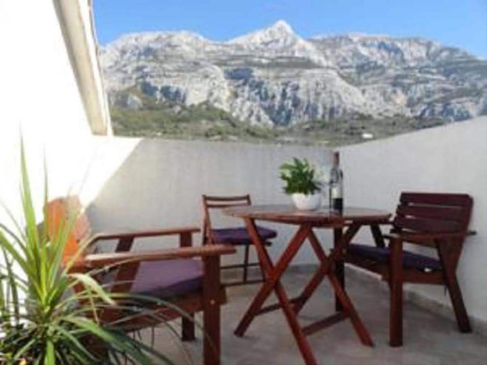 Property building, Day, Seating area, Mountain view