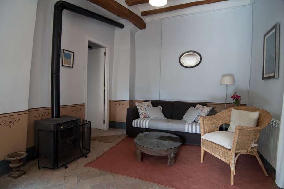 Living room, Seating area, flat iron, internet