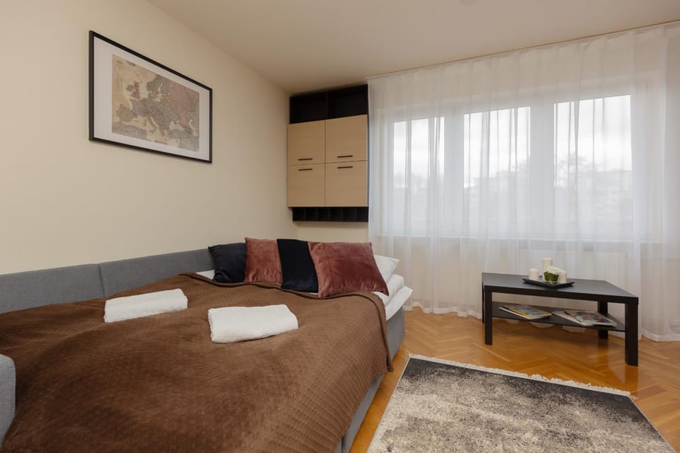 Communal lounge/ TV room, Bed, Living room, Photo of the whole room, Seating area, towels