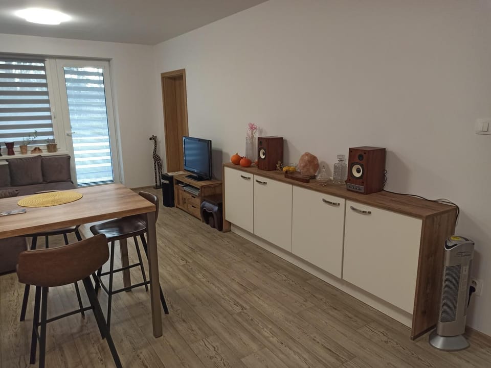 TV and multimedia, Kitchen or kitchenette, Dining area