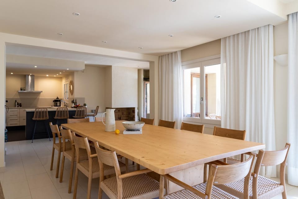 Property building, Kitchen or kitchenette, Living room