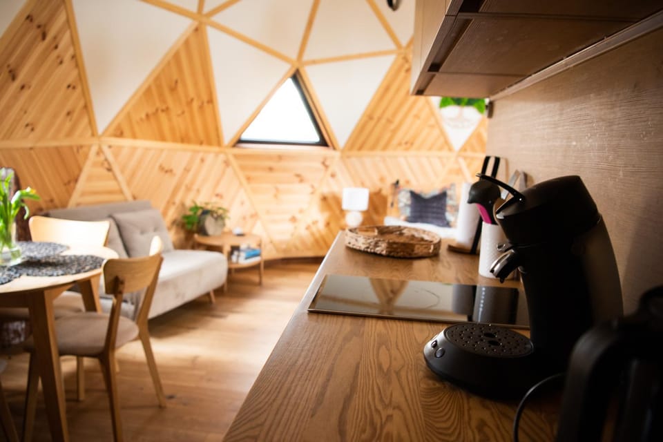 Kitchen or kitchenette, Seating area, Dining area