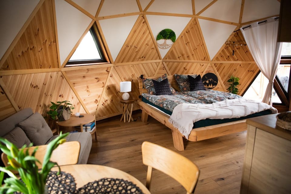 Bed, Photo of the whole room, Seating area