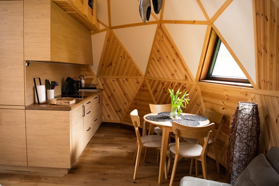 Coffee/tea facilities, Kitchen or kitchenette, Dining area