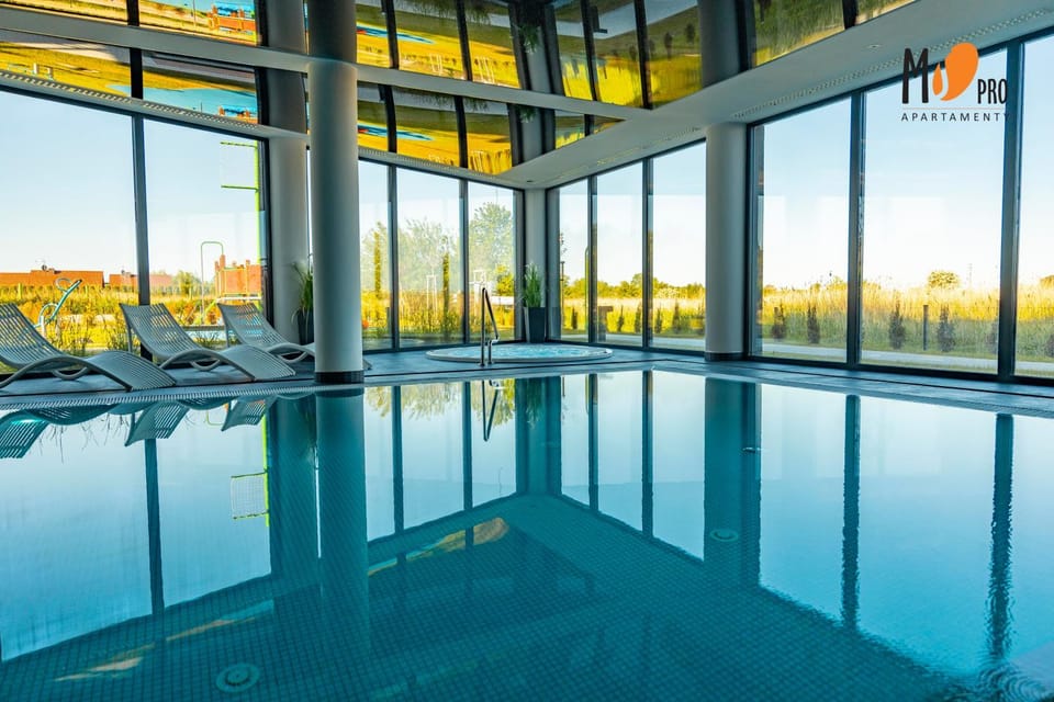 Pool view, Swimming pool, sunbed