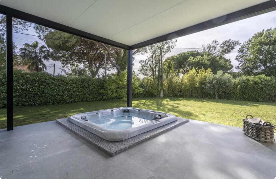 Villa bord de mer piscine, jacuzzi Villa in Hyères