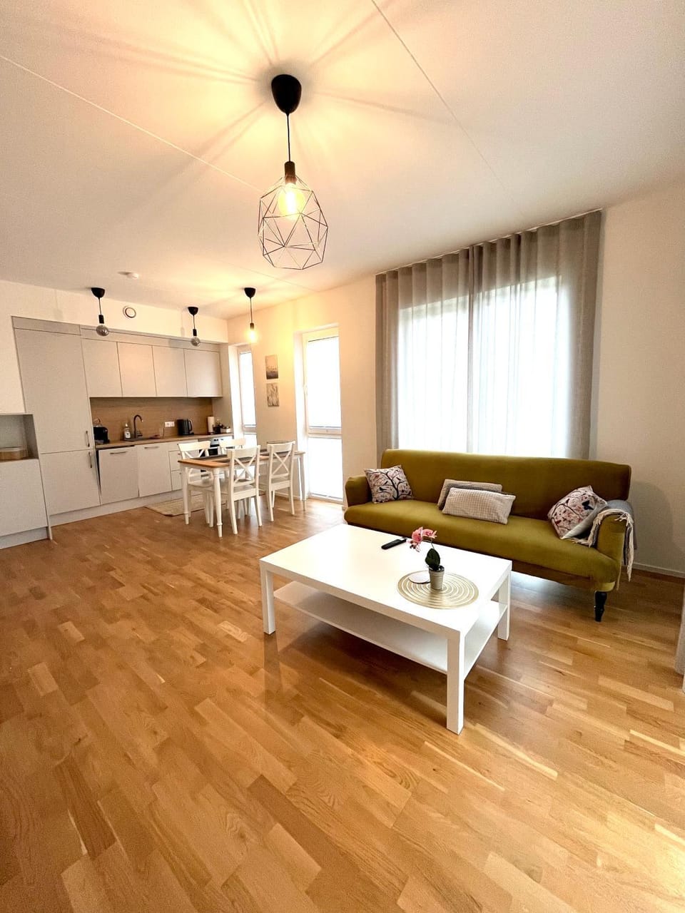 Kitchen or kitchenette, Living room, Seating area, Dining area