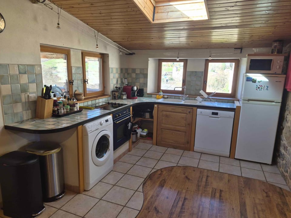 Kitchen or kitchenette, kitchen