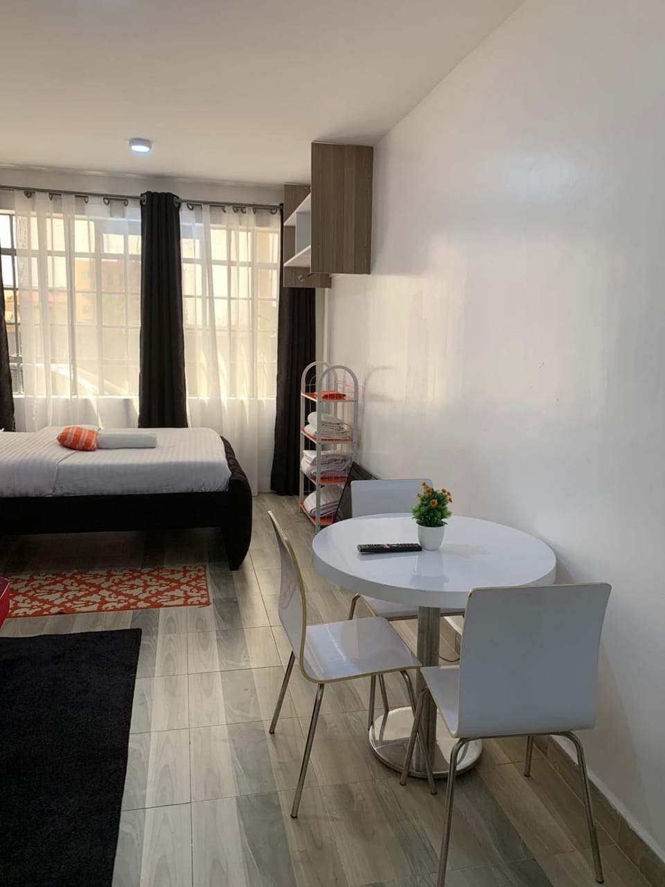 Bed, Dining area