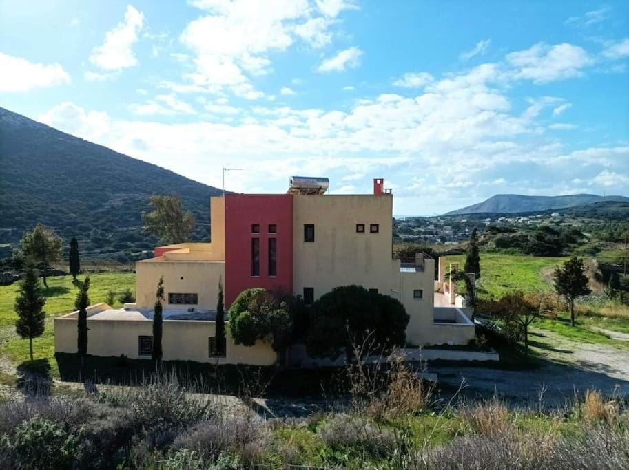 Property building, Day, Natural landscape, Garden