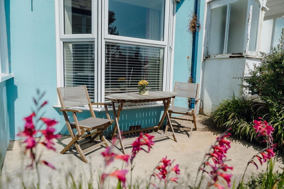 No4 Queens Parade close to Tenby South Beach House in Wales