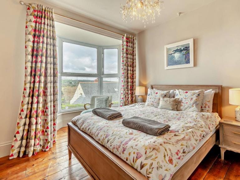 No4 Queens Parade close to Tenby South Beach House in Wales