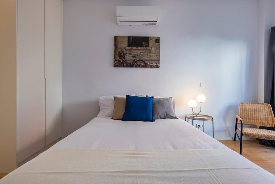 Bed, Bedroom, air conditioner