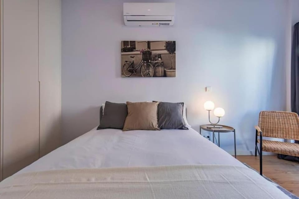 Bed, Bedroom, air conditioner