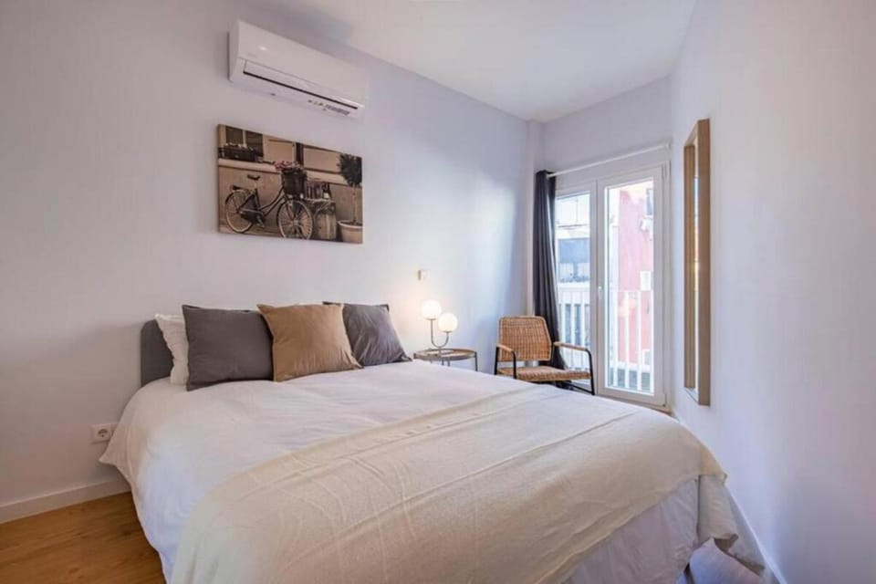 Bed, Bedroom, air conditioner