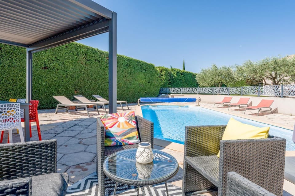 Property building, Balcony/Terrace, Living room, Swimming pool
