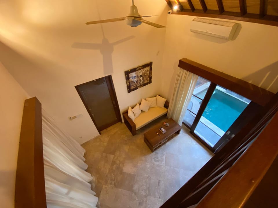 Living room, Seating area, Dining area, fireplace, air conditioner