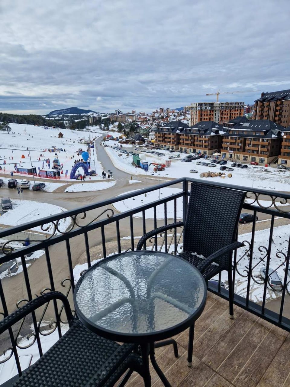 View (from property/room), Balcony/Terrace, City view, Mountain view