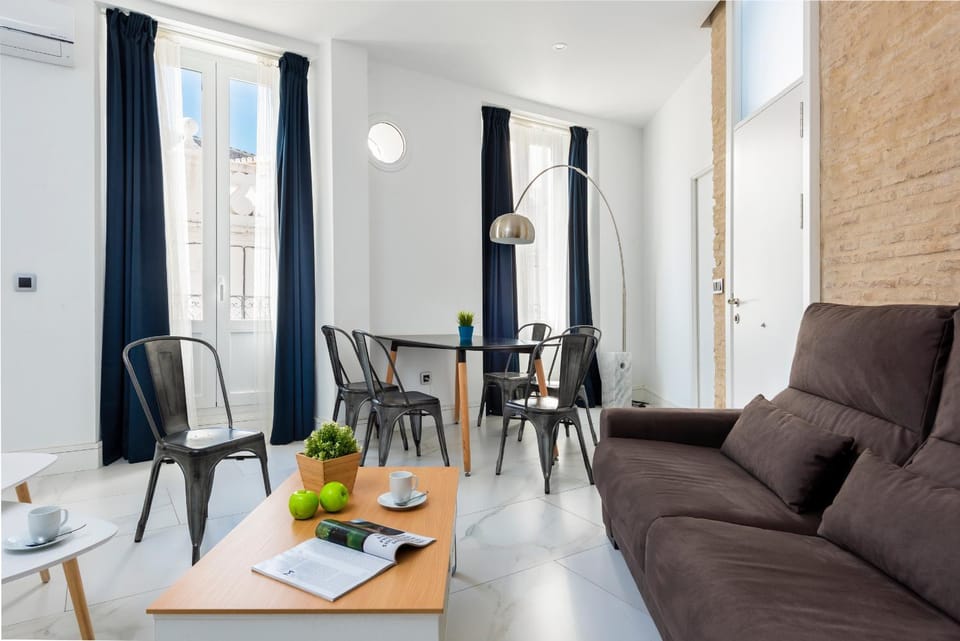 Living room, Seating area, Dining area