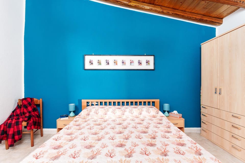 Property building, Living room, Bedroom