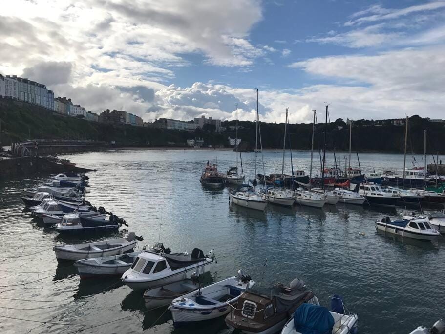 Luxury studio above the stunning Tenby Harbour House in Wales