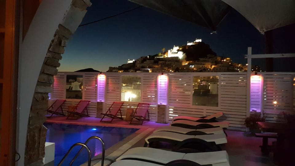 Night, Pool view